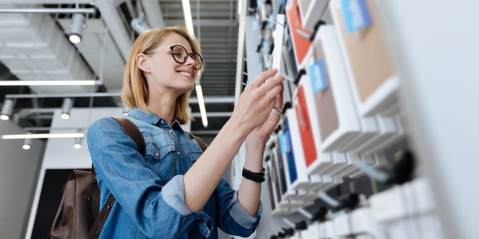 How RFID and AI Improve the Customer Experience in Brick-and-Mortar Retail